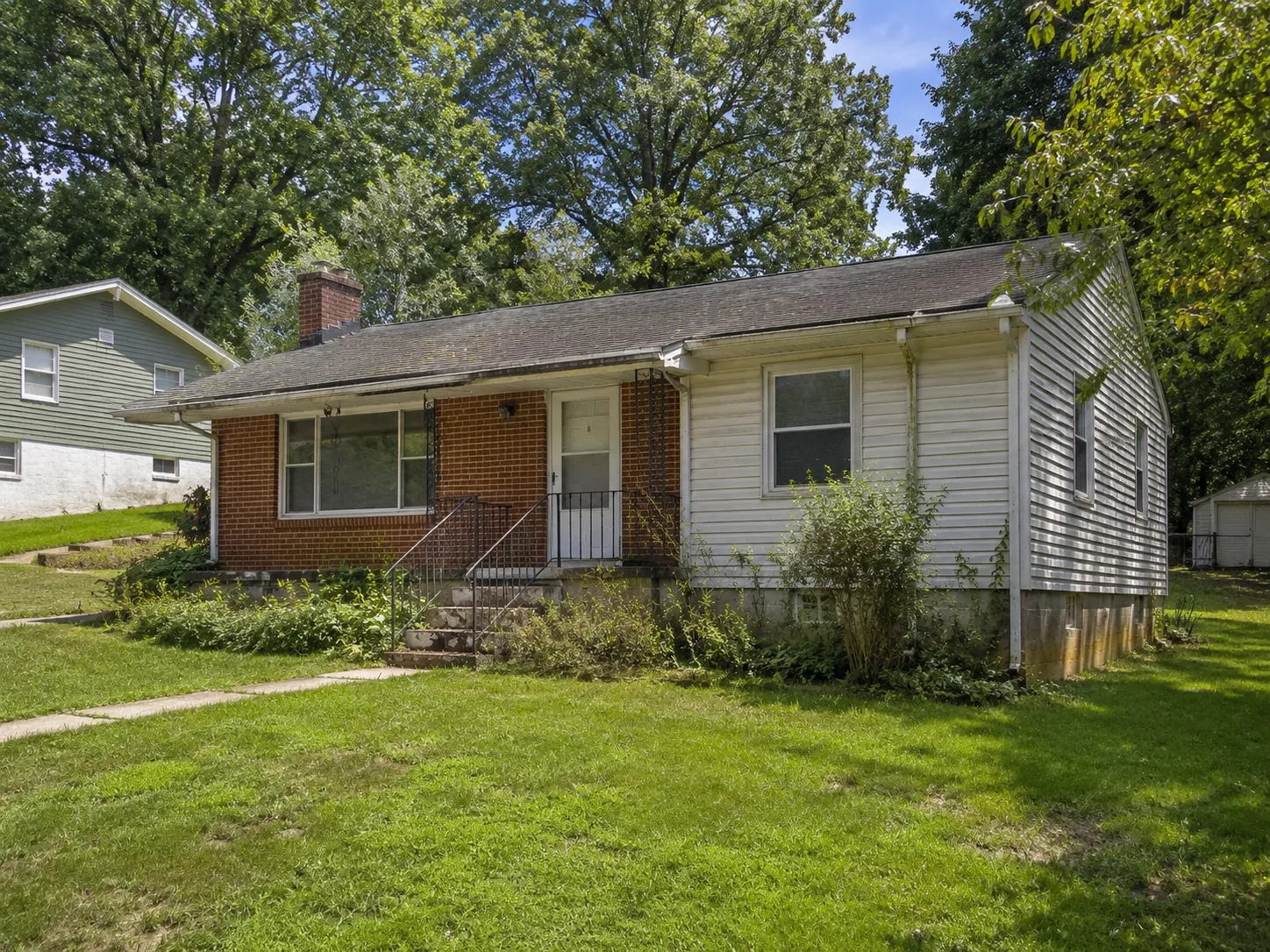 Older single-family home in a Vinton, Virginia neighborhood
